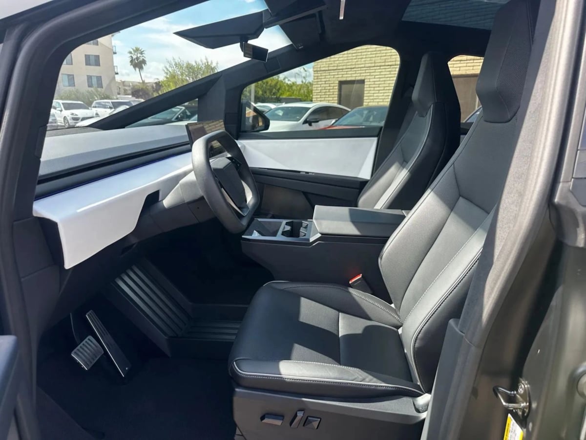 2024 Tesla Cybertruck photo 11