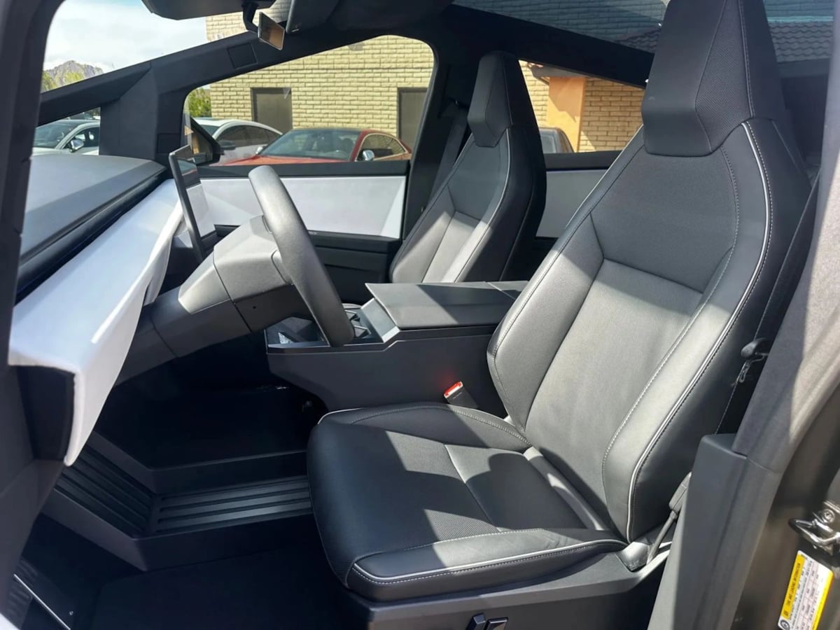 2024 Tesla Cybertruck photo 12