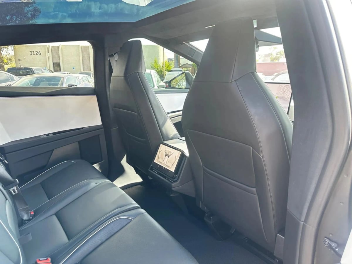 2024 Tesla Cybertruck photo 19