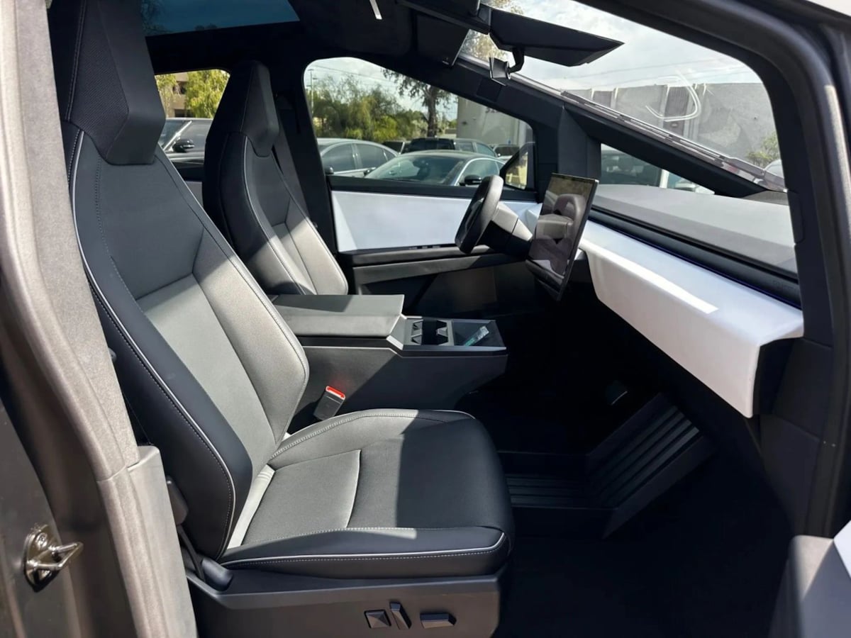 2024 Tesla Cybertruck photo 23