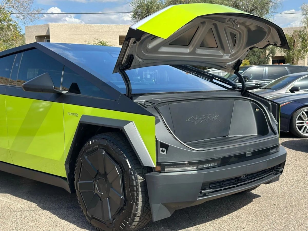 2024 Tesla Cybertruck photo 25