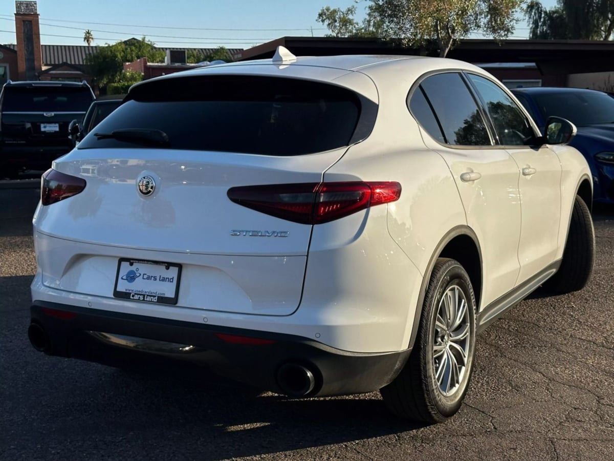2023 Alfa Romeo Stelvio Sprint photo 4