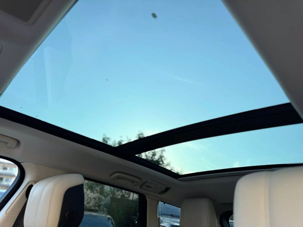 2021 Land Rover Range Rover Sport HSE Silver Edition photo 2