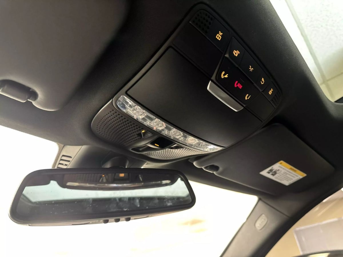 2018 Mercedes Benz C 300 photo 2