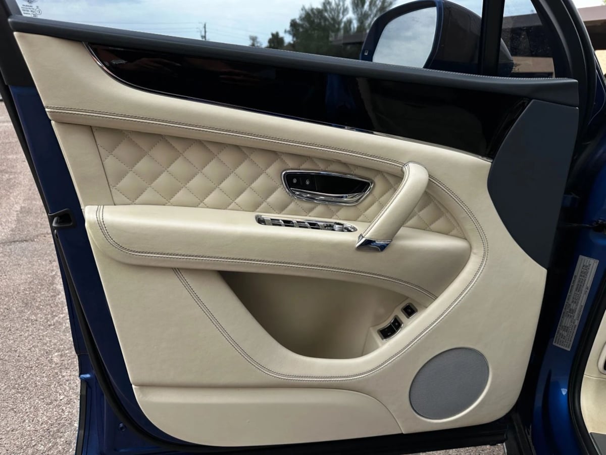 2017 Bentley Bentayga Base - Photo 17