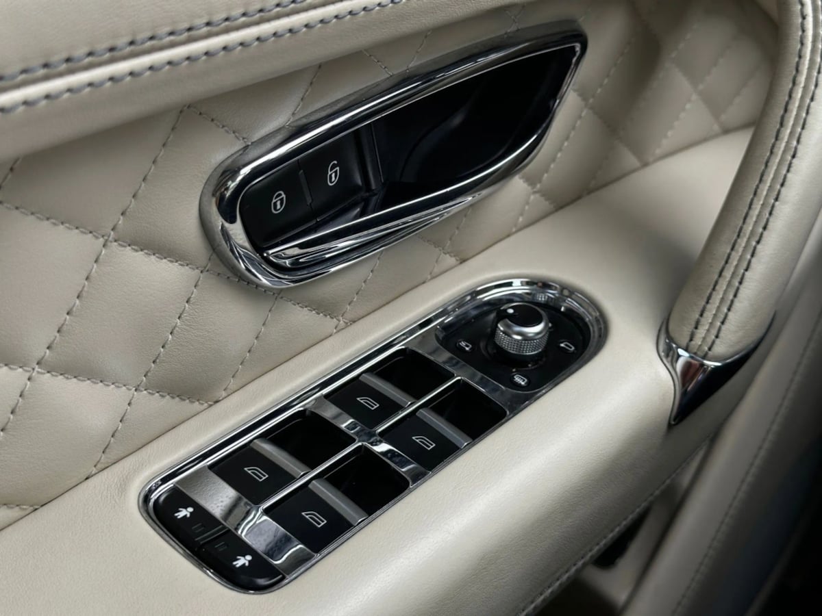 2017 Bentley Bentayga Base - Photo 39