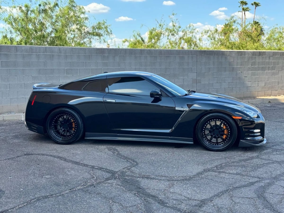 2014 Nissan GT-R Black Edition photo 3