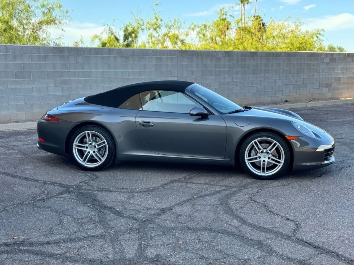 2016 Porsche 911 Cabriolet photo 3