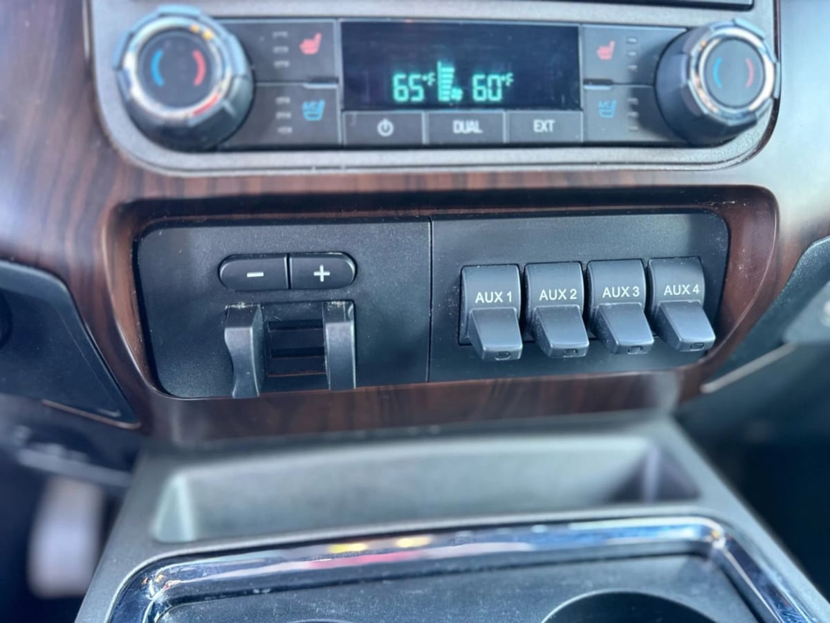 2012 Ford F-350 Lariat photo 20