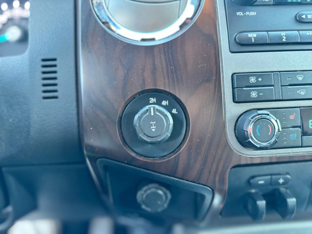2012 Ford F-350 Lariat photo 25