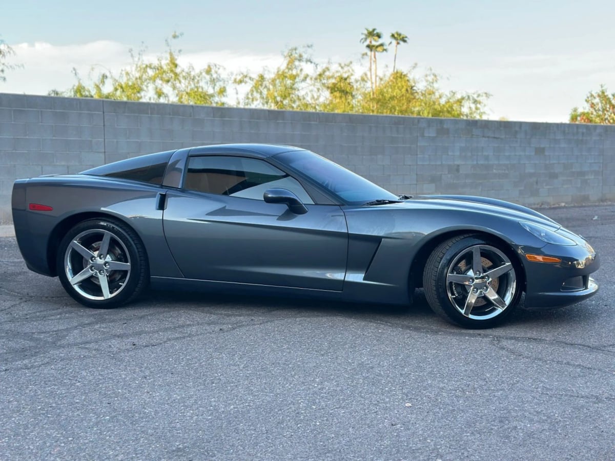 2013 Chevrolet Corvette 1LT photo 2