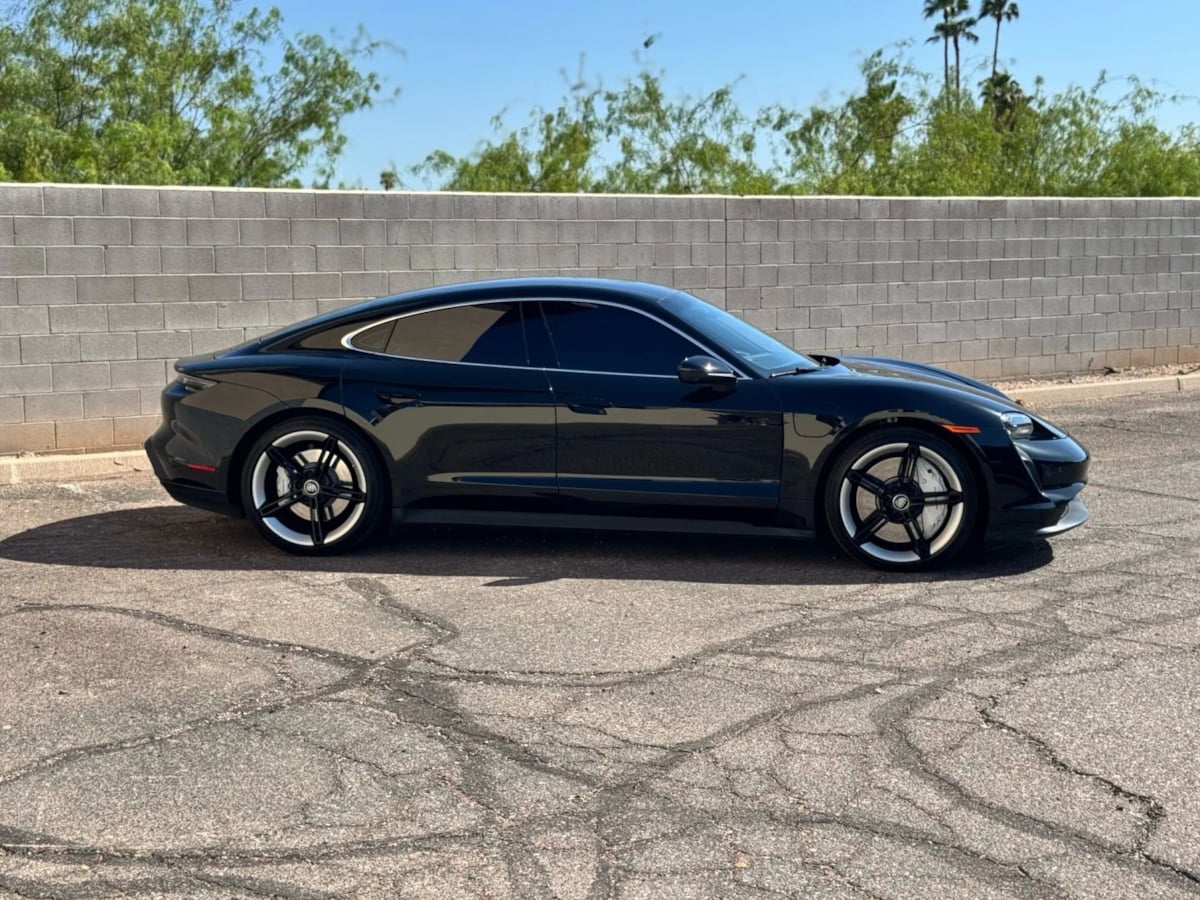 2020 Porsche Taycan 4S photo 3