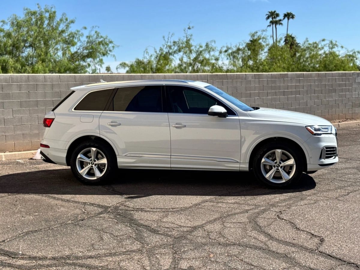 2023 Audi Q7 Premium photo 3