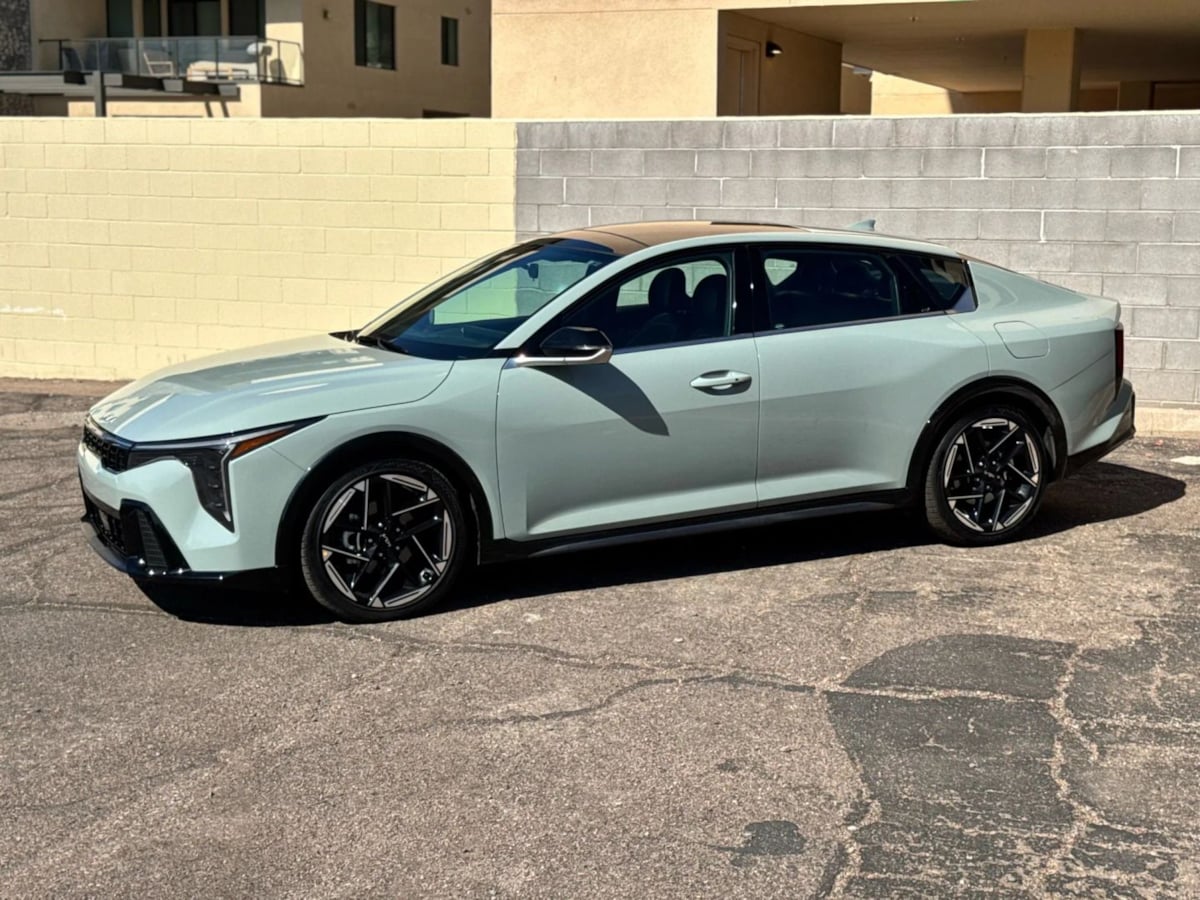 2025 Kia K4 GT-Line photo 4
