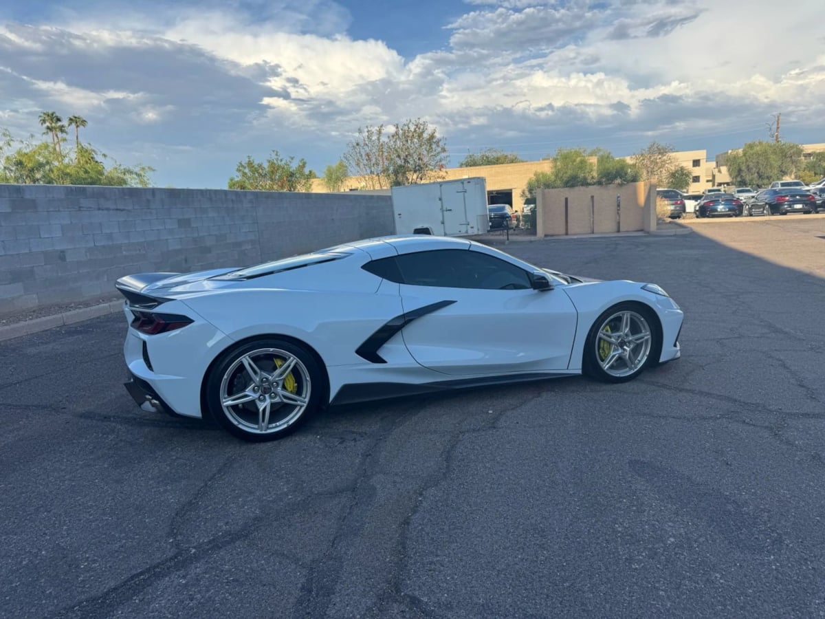 2021 Chevrolet Corvette 2LT photo 2