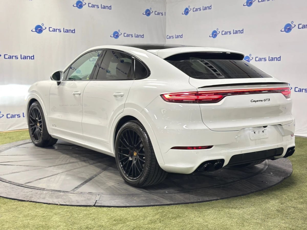 2022 Porsche Cayenne Coupe GTS photo 2