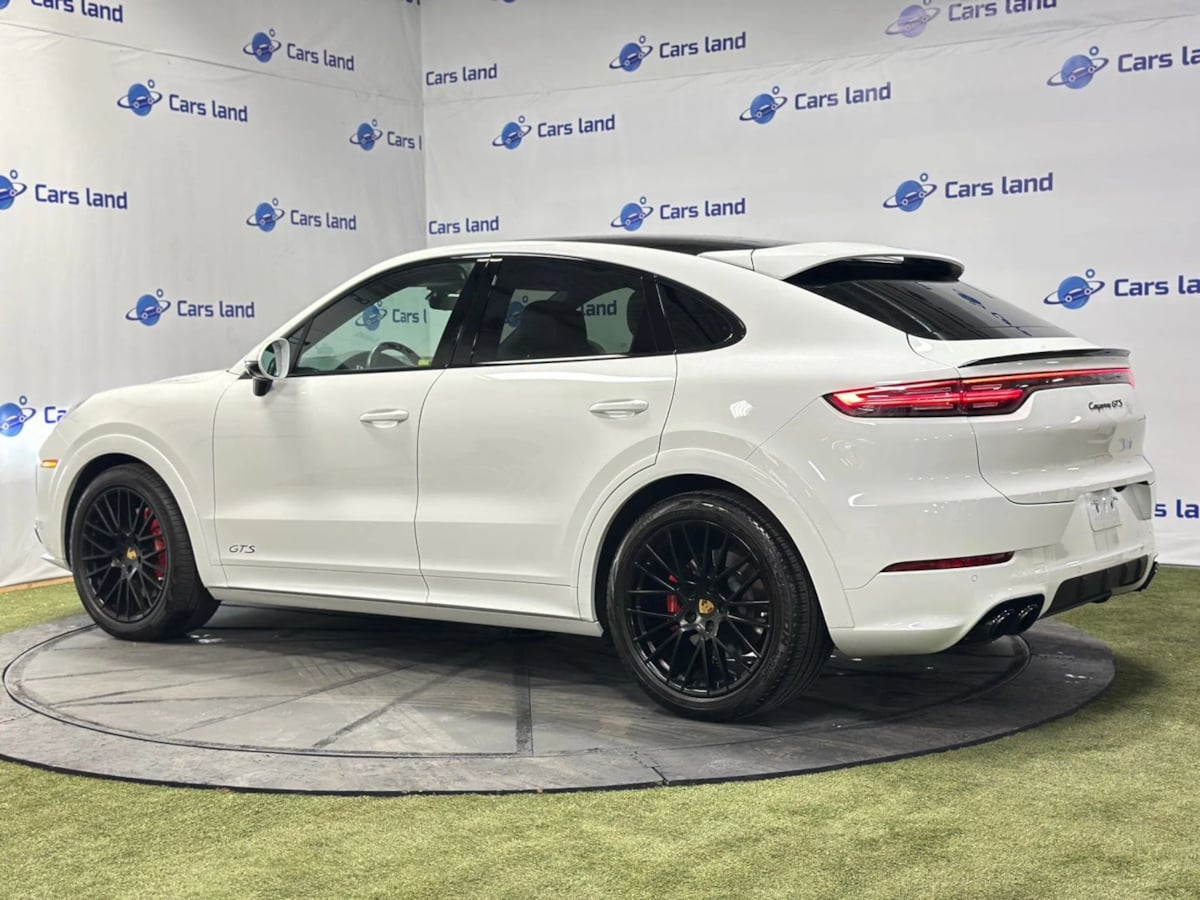 2022 Porsche Cayenne Coupe GTS photo 3