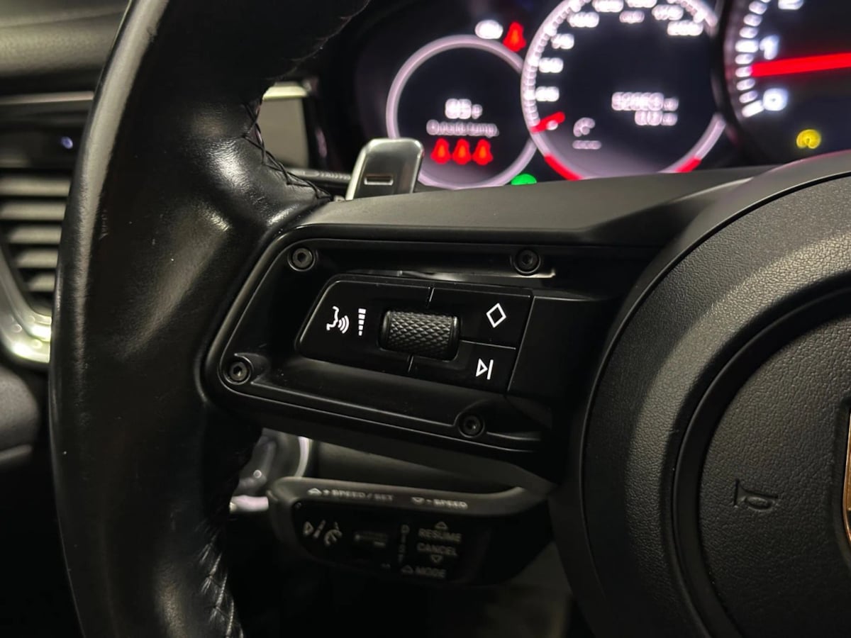 2021 Porsche Panamera 4S photo 40