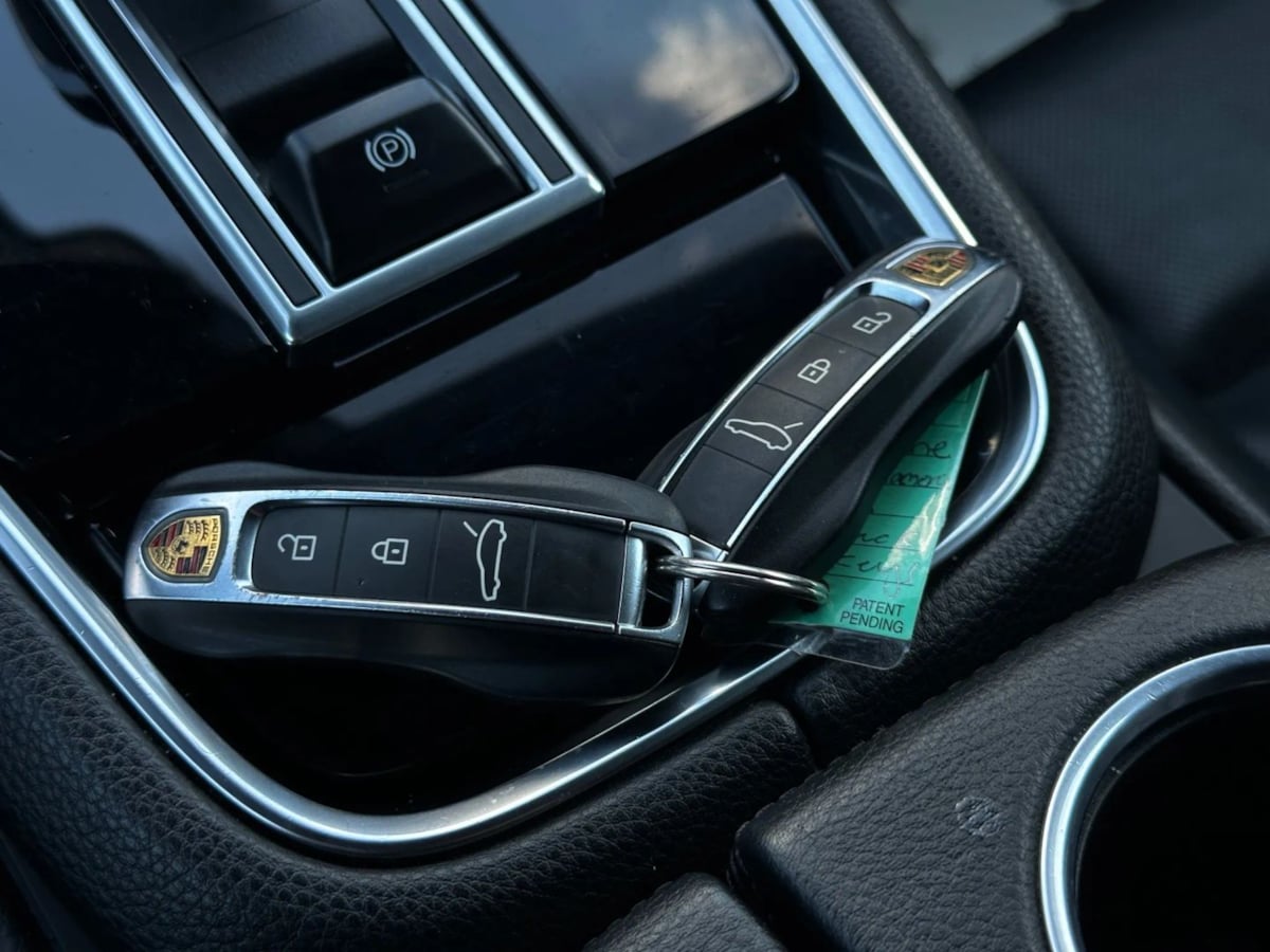 2021 Porsche Panamera 4S photo 2