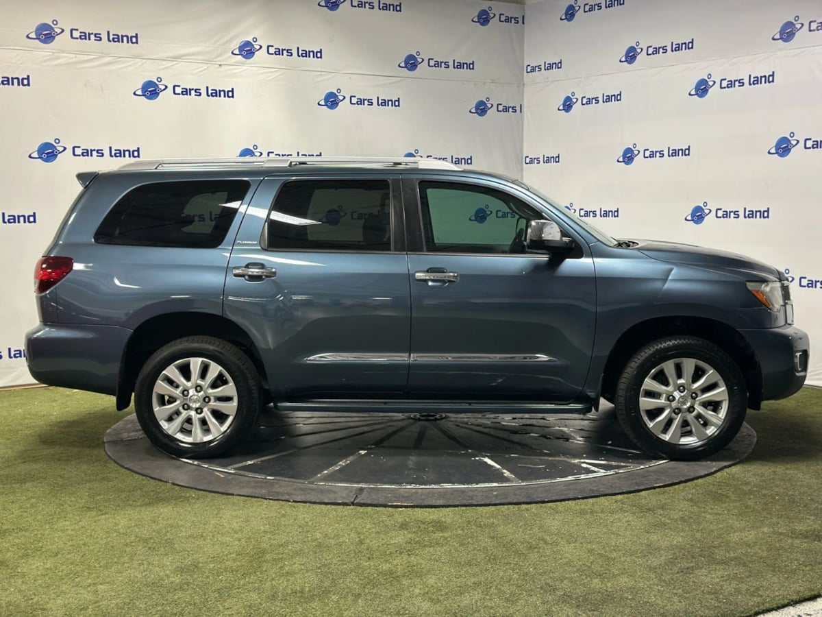 2019 Toyota Sequoia Platinum photo 2