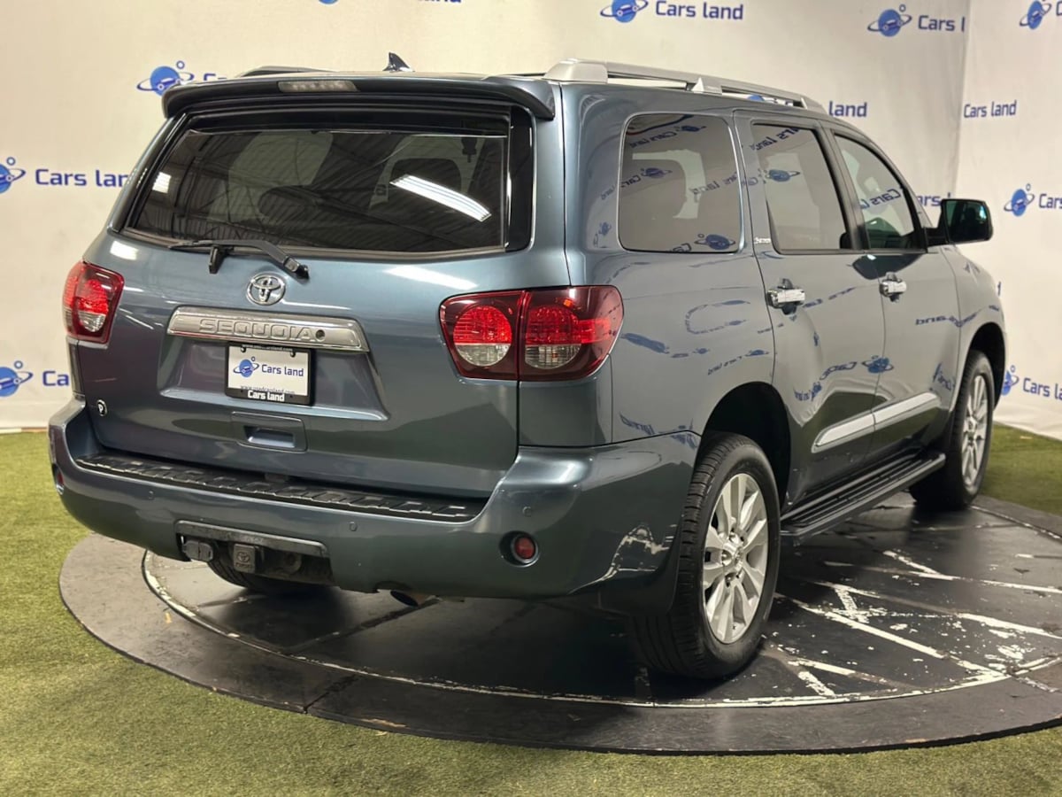 2019 Toyota Sequoia Platinum photo 3