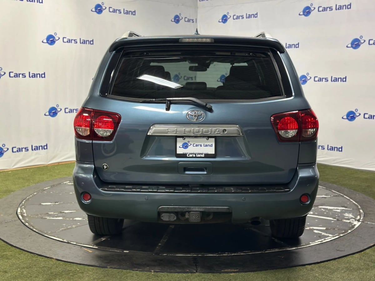 2019 Toyota Sequoia Platinum photo 4