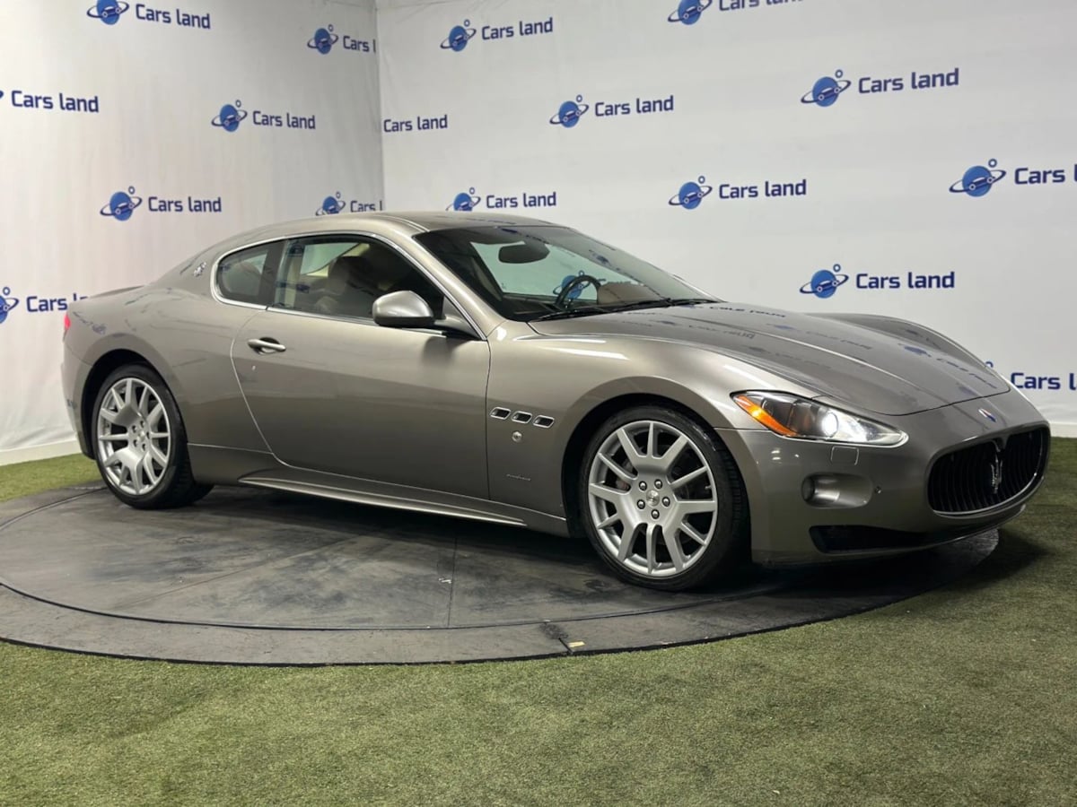 2010 Maserati Granturismo S photo 2
