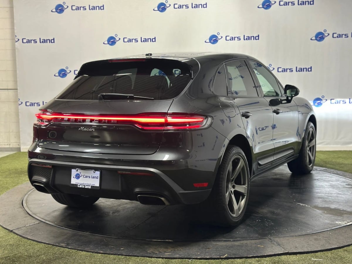 2023 Porsche Macan T photo 4