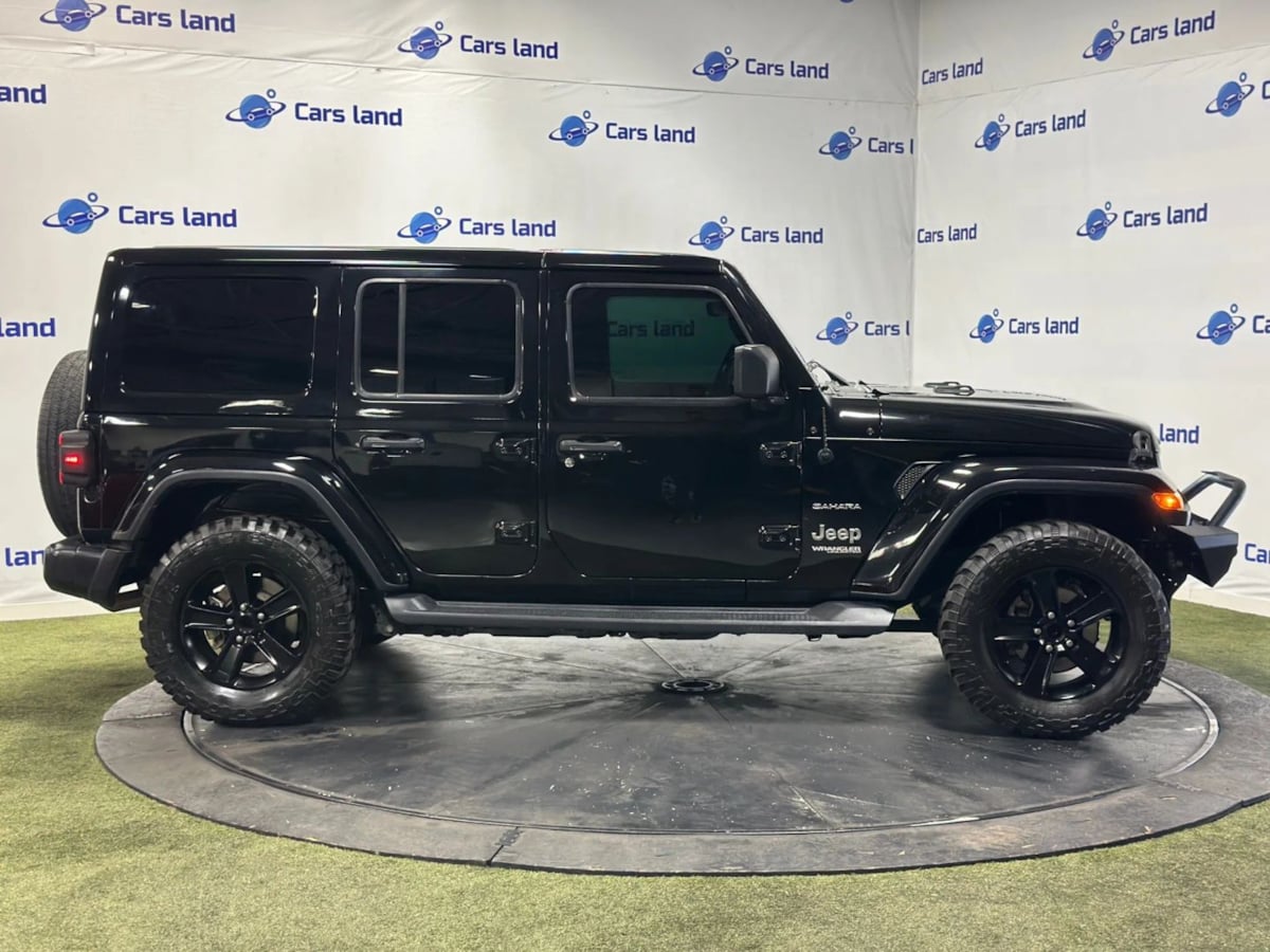 2020 Jeep Wrangler Unlimited Sahara photo 3