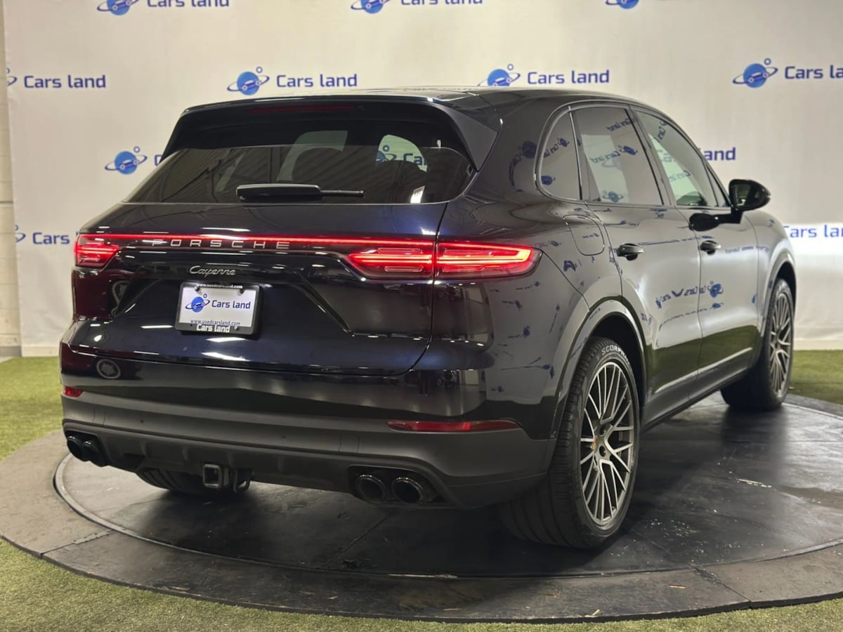 2022 Porsche Cayenne S Coupe photo 2