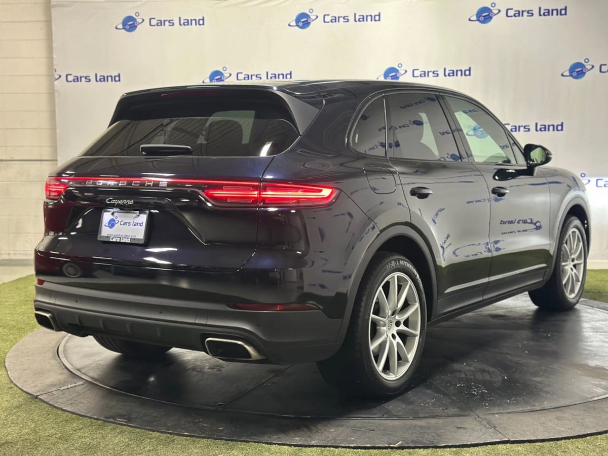 2022 Porsche Cayenne Base photo 2