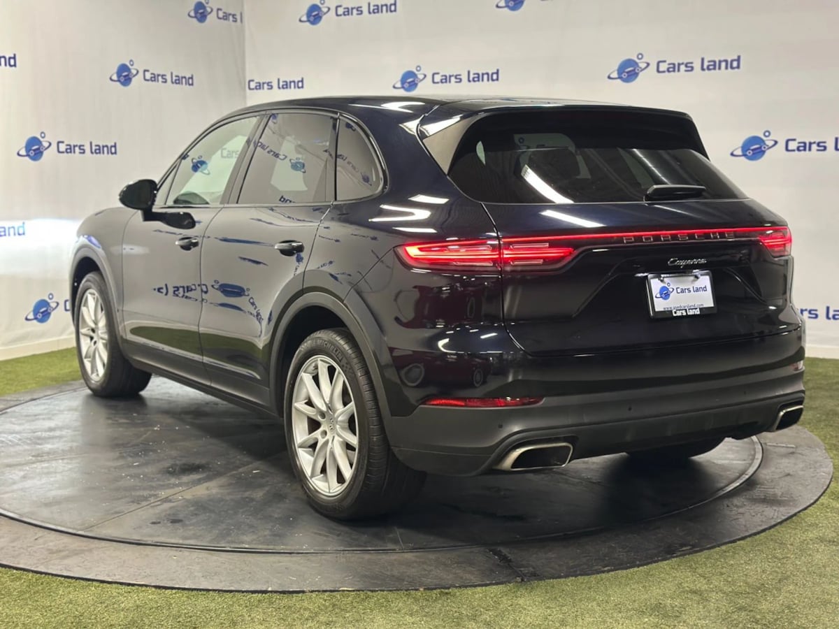 2022 Porsche Cayenne Base photo 4