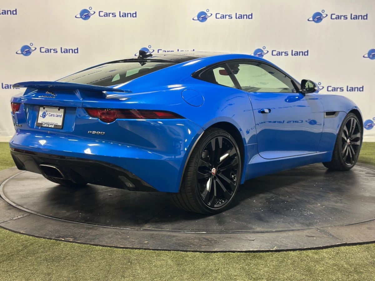 2019 Jaguar F-TYPE P300 photo 3