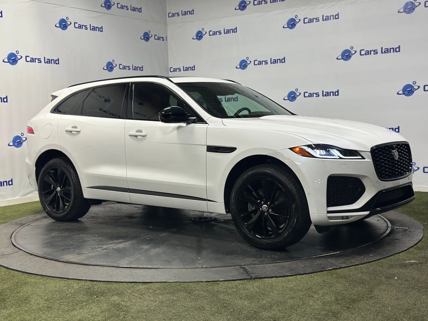 2026 Jaguar F-Pace R-Dynamic S - Photo 2