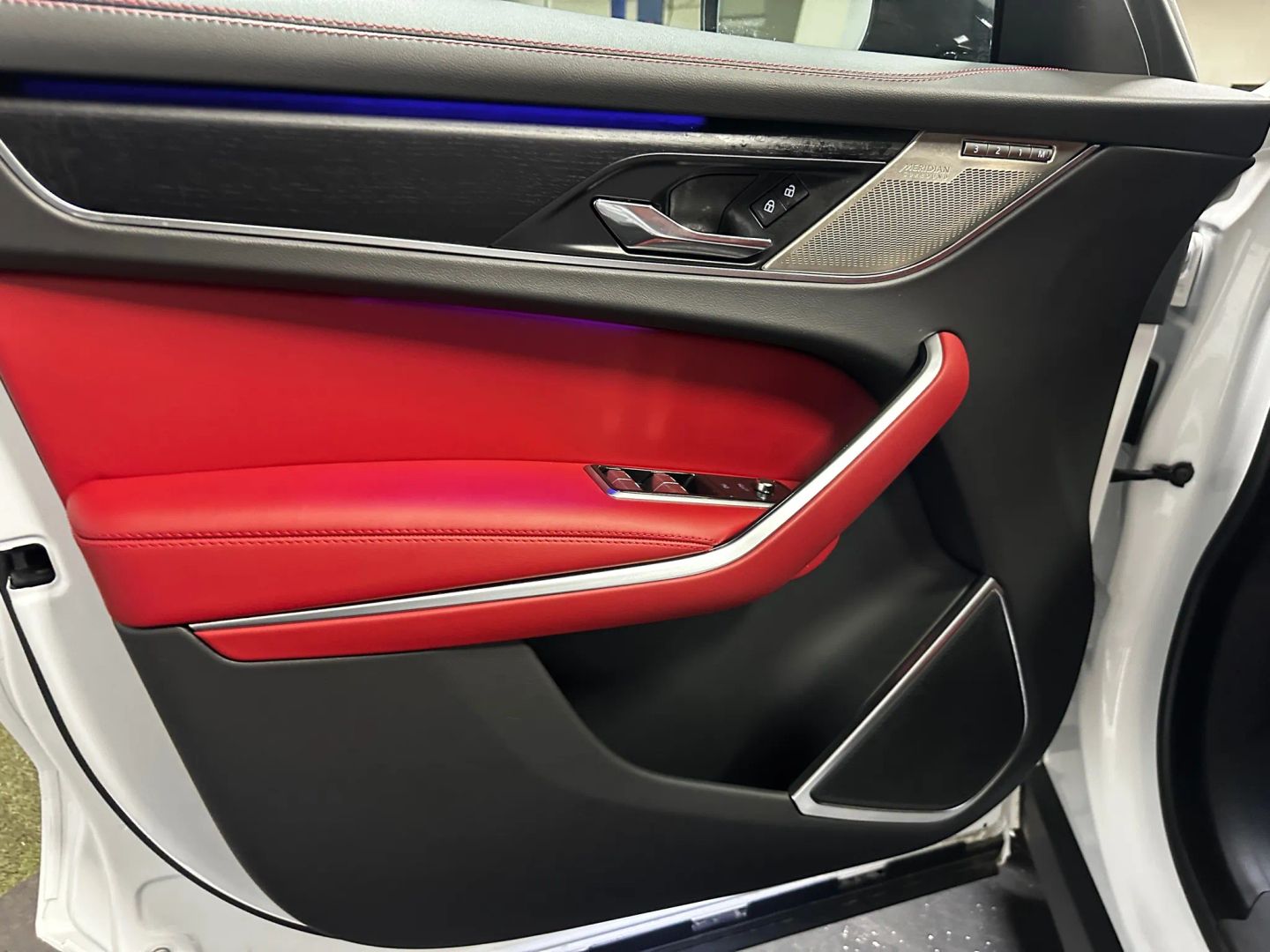 2026 Jaguar F-Pace R-Dynamic S - Photo 12