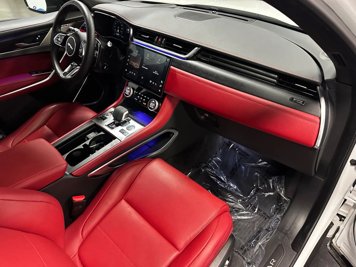 2026 Jaguar F-Pace R-Dynamic S - Photo 23