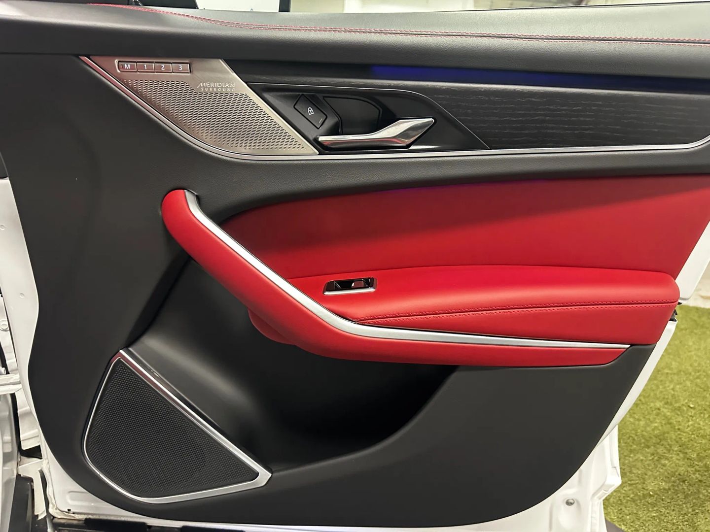 2026 Jaguar F-Pace R-Dynamic S - Photo 26