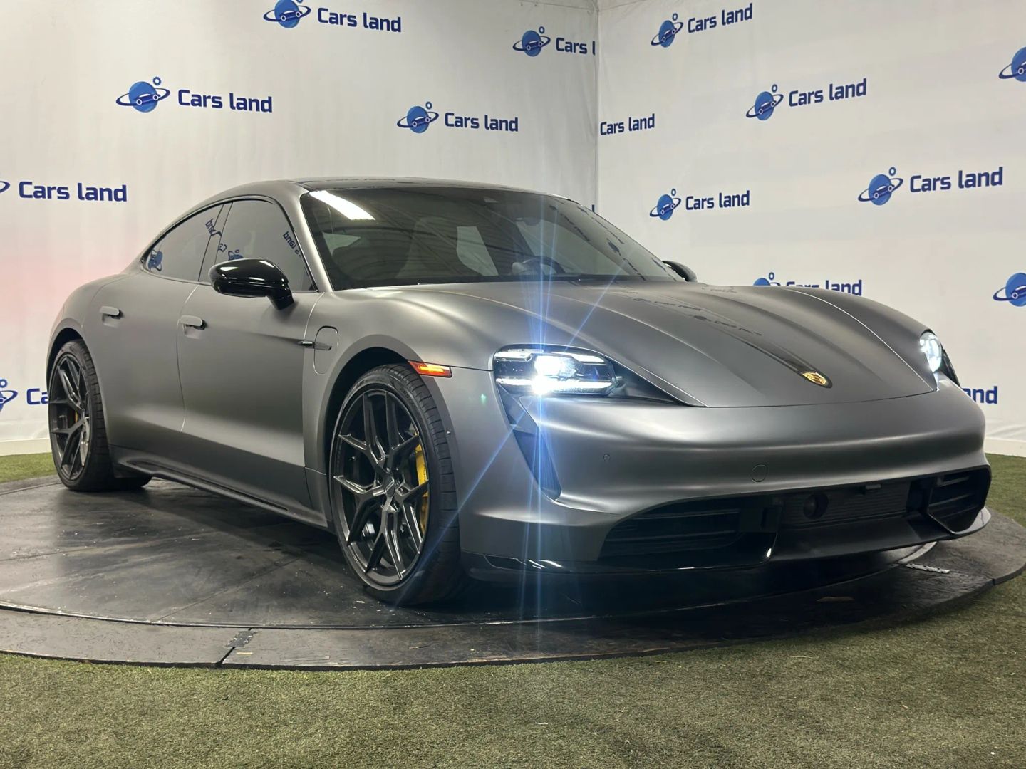 2020 Porsche Taycan Turbo S's photo