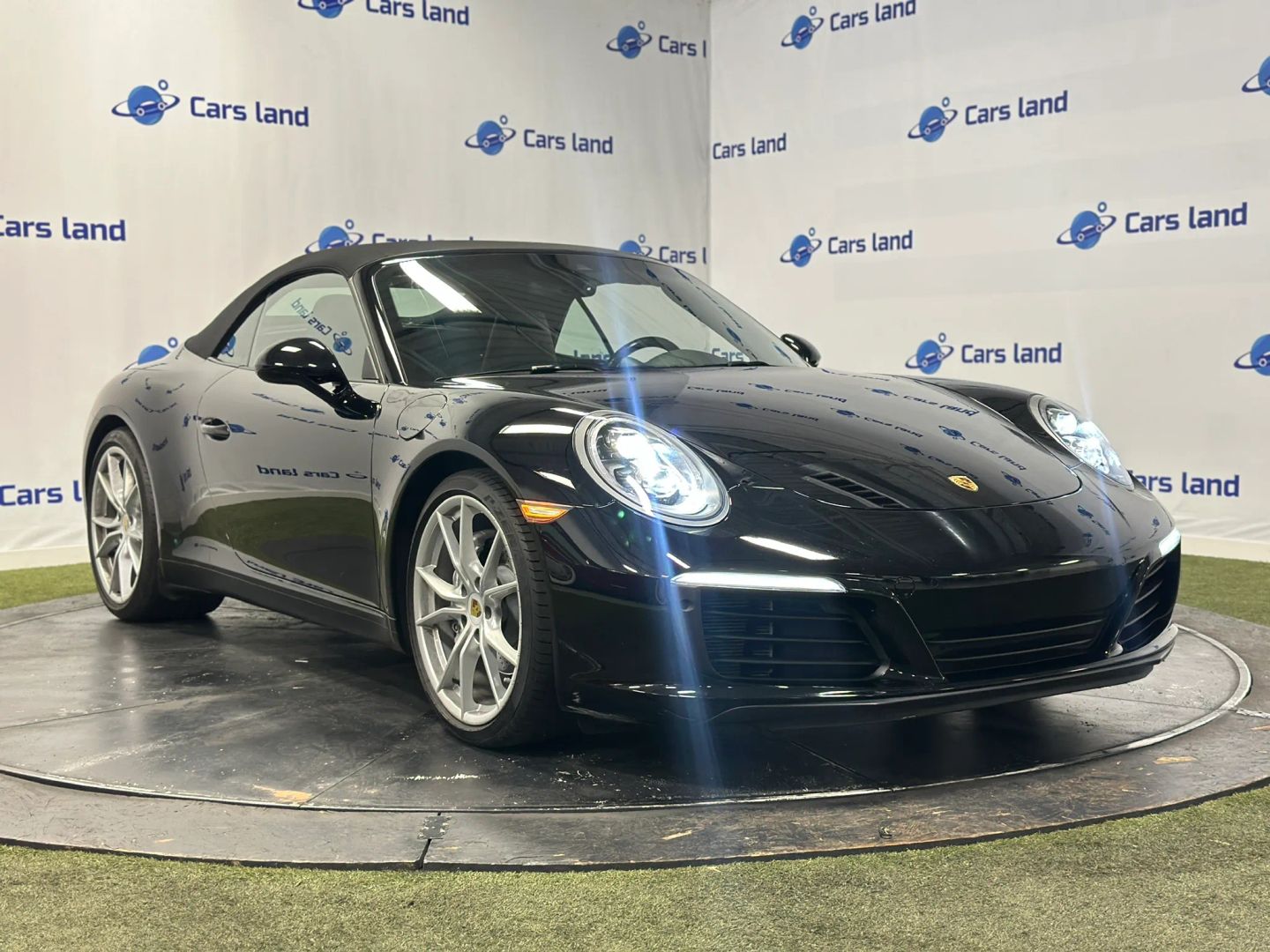 2019 Porsche 911 Carrera 4 Cabriolet's photo