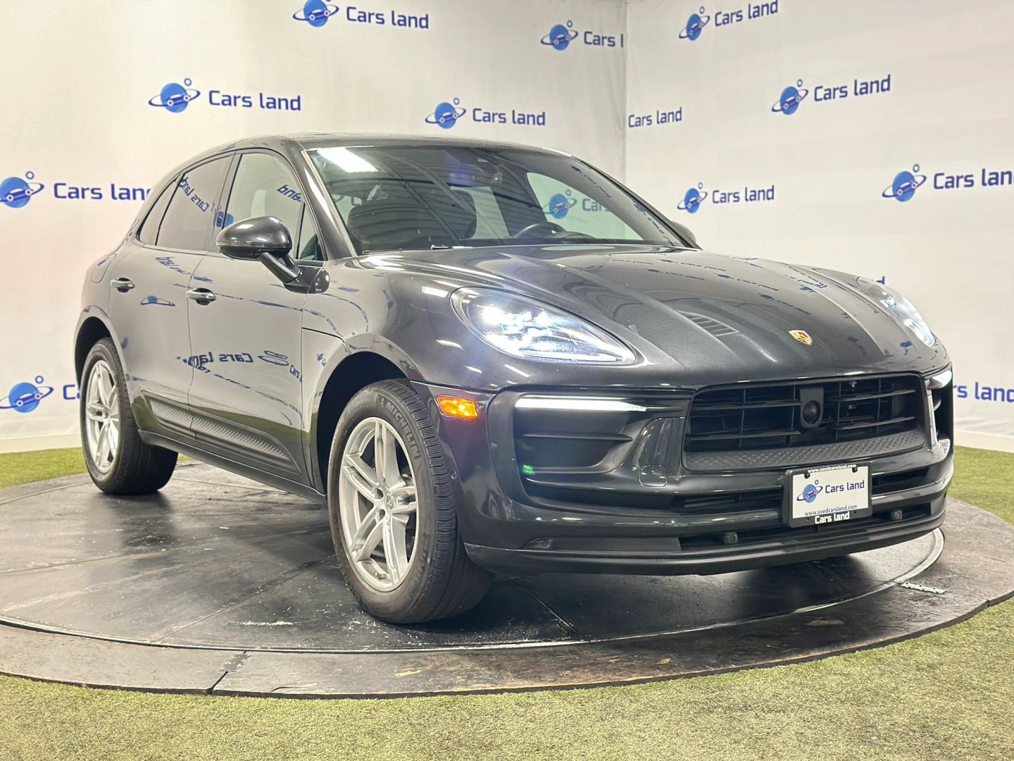 2023 Porsche Macan AWD photo