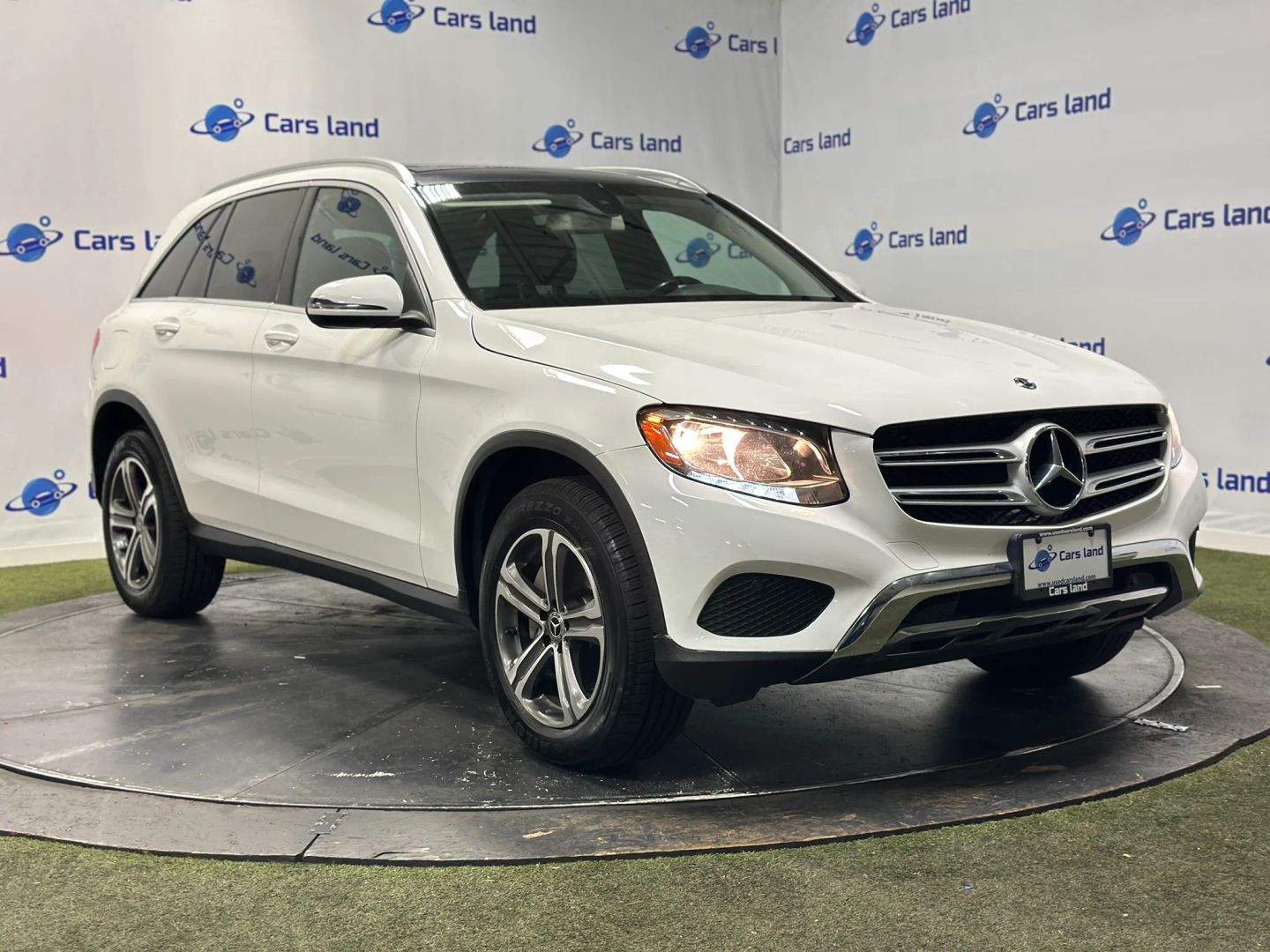 2017 Mercedes-Benz GLC GLC300's photo