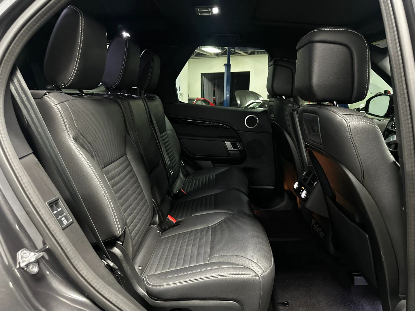 2023 Land Rover Discovery S R Dynamic - Photo 22