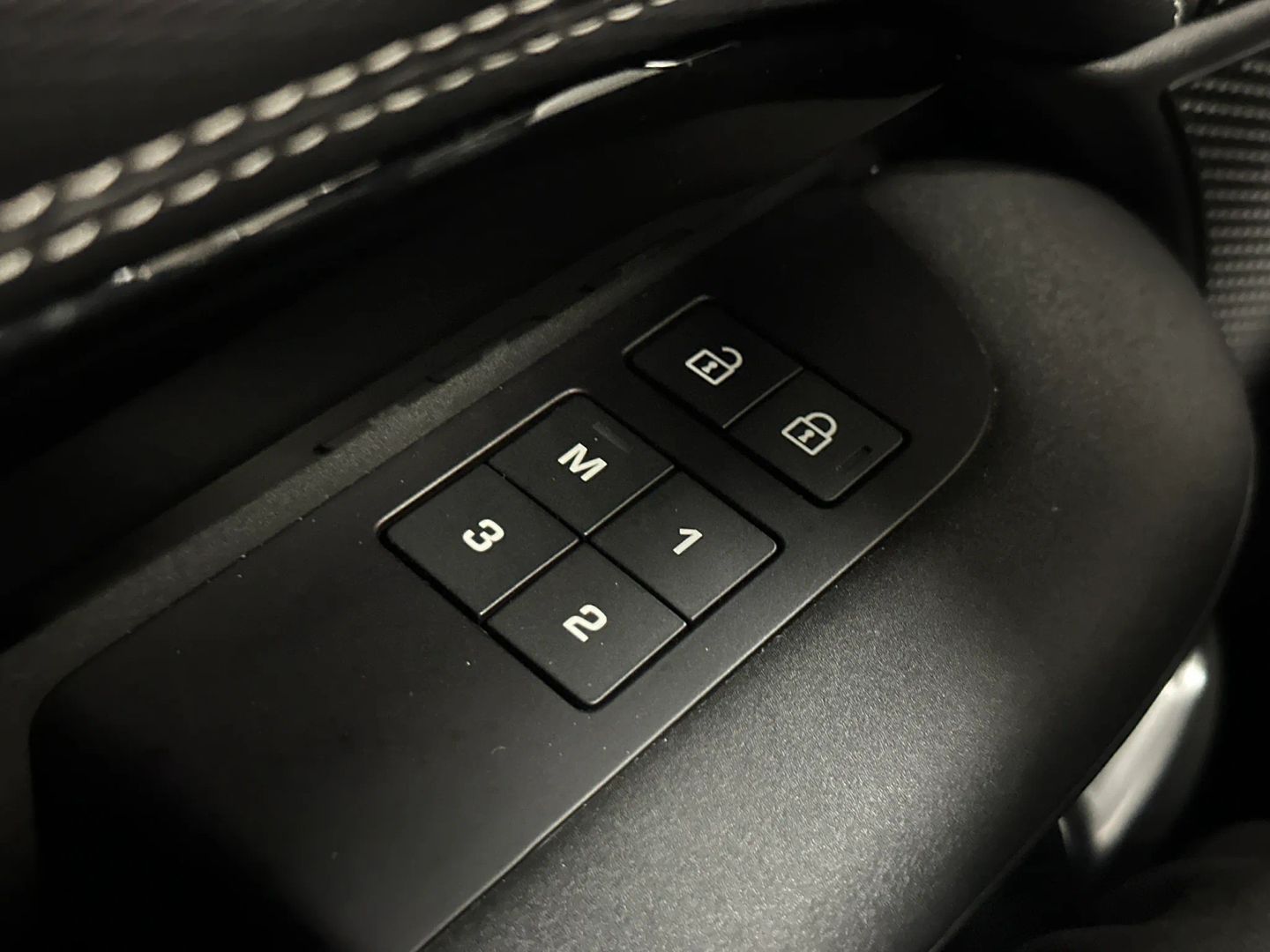 2023 Land Rover Discovery S R Dynamic - Photo 36