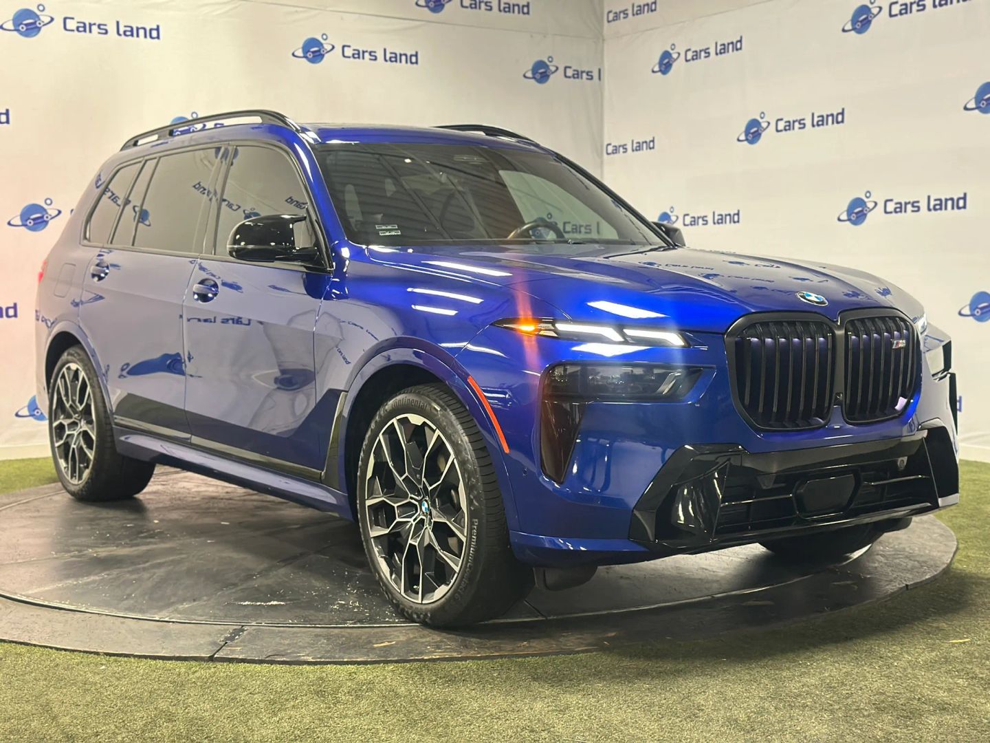 2025 BMW X7 M60i's photo