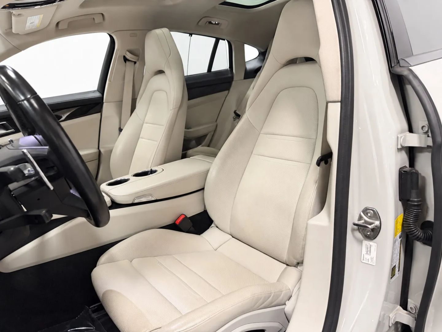 Porsche Panamera photo 12