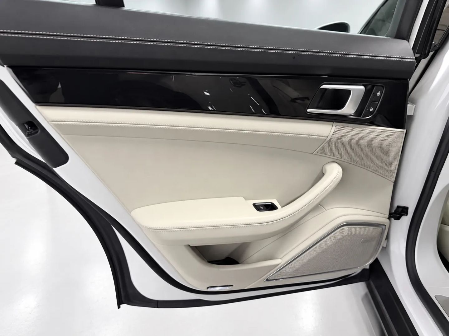 Porsche Panamera photo 17