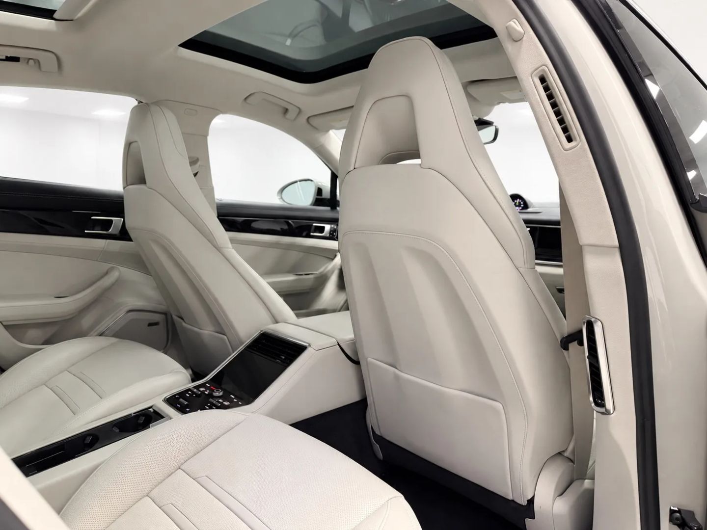 Porsche Panamera photo 20