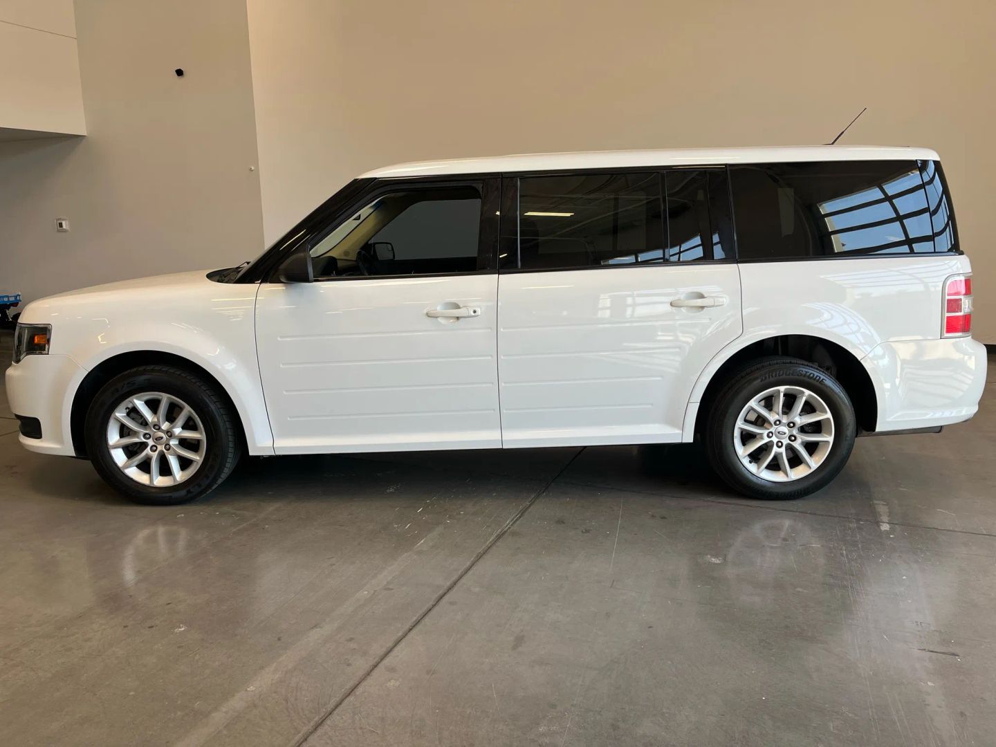 2019 Ford Flex SE photo 2