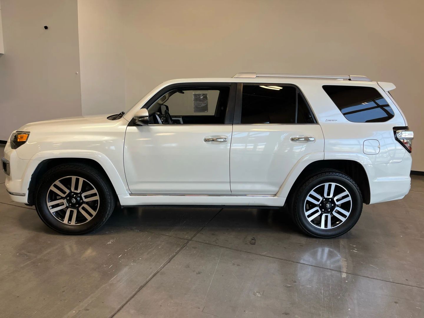 2014 Toyota 4Runner Limited photo 2
