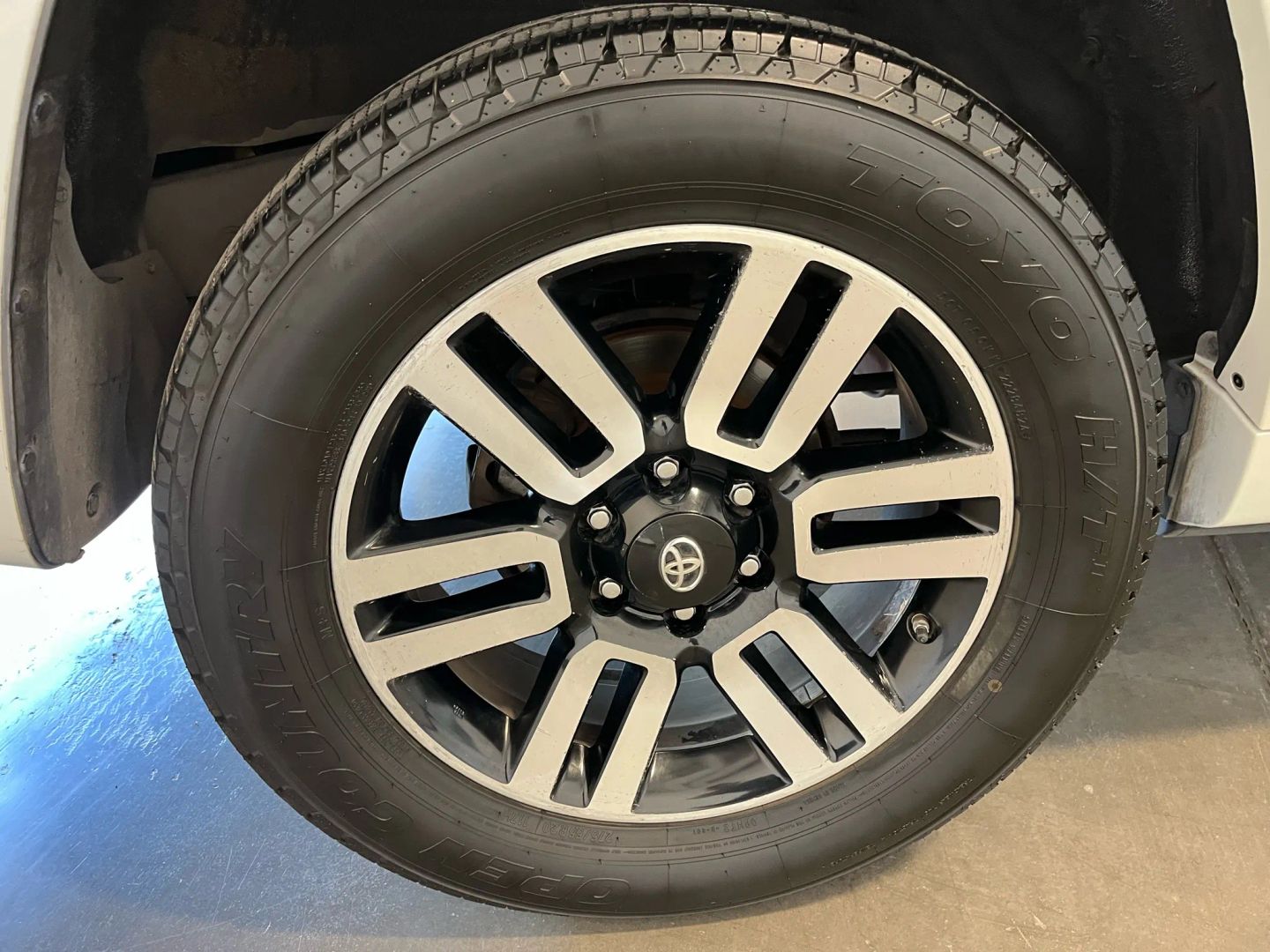 2014 Toyota 4Runner Limited photo 25
